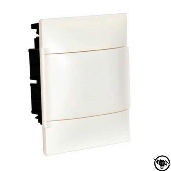 ТАП-8 С.М. 134148 АПАРТ.ТАБЛО 1Х8,БЯЛА ВРАТА