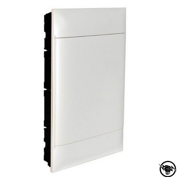 ТАП-54 С.М. 137148 АПАРТ.ТАБЛО 3Х18,БЯЛА ВРАТА